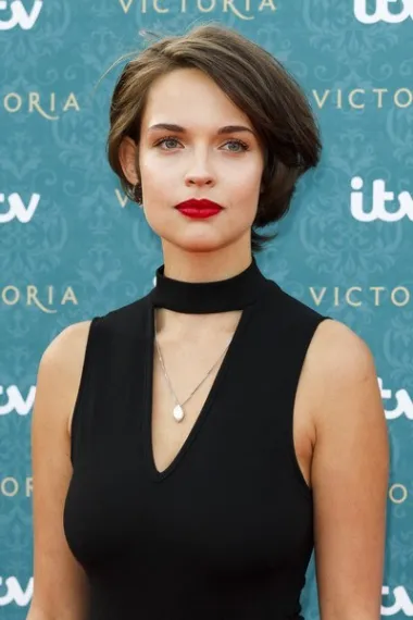 安吉·K·亚当斯