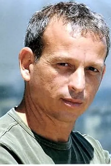 Yftach Katzur
